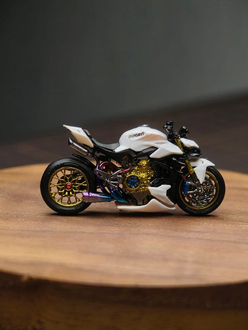 1/64 Ducati Panigale V4S カスタム完成品 ホワイト