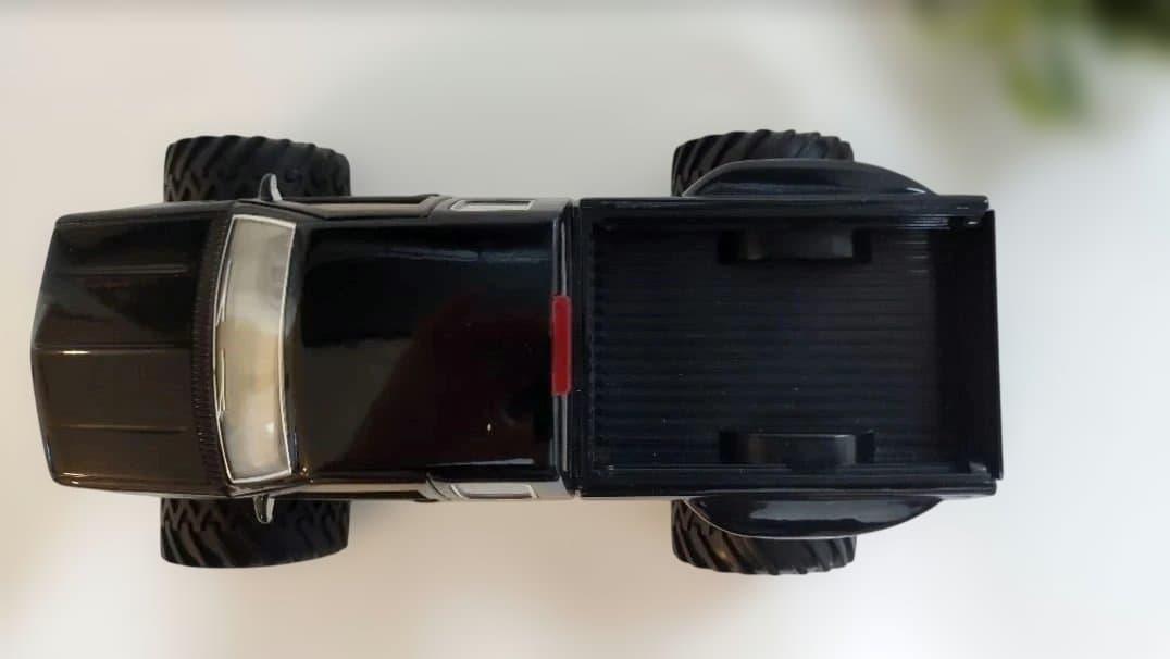 CHEVROLET　黒　モンスタートラック ミニカー
