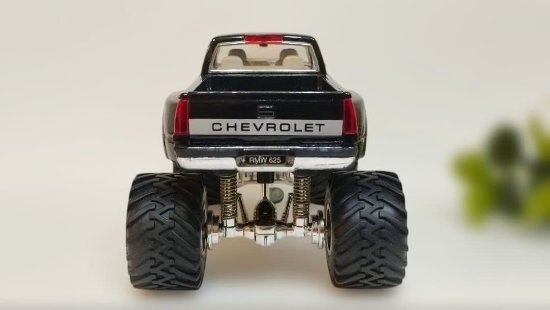 CHEVROLET　黒　モンスタートラック ミニカー