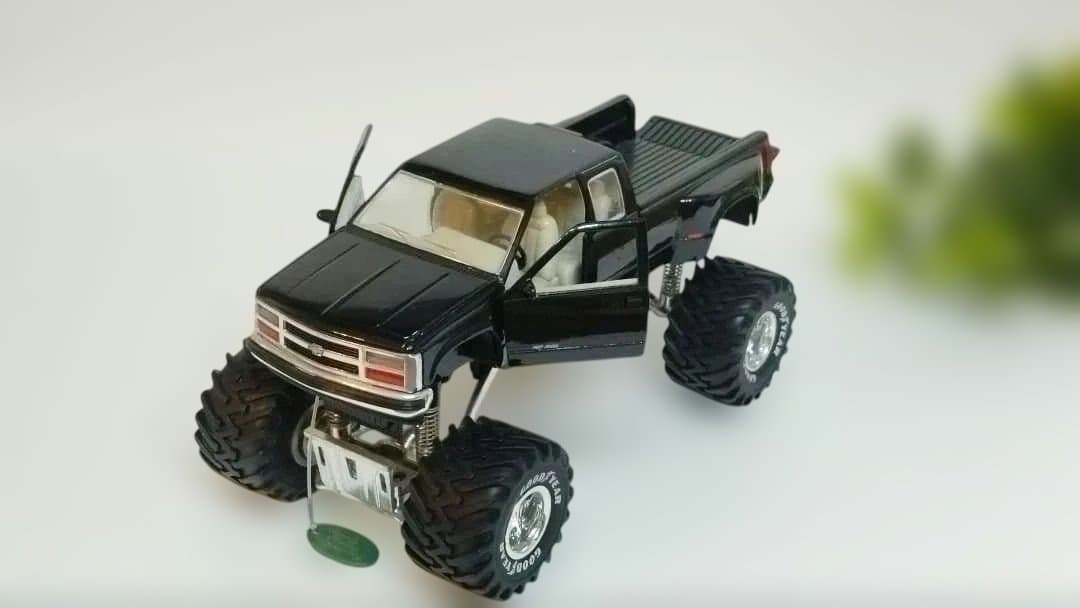 CHEVROLET　黒　モンスタートラック ミニカー