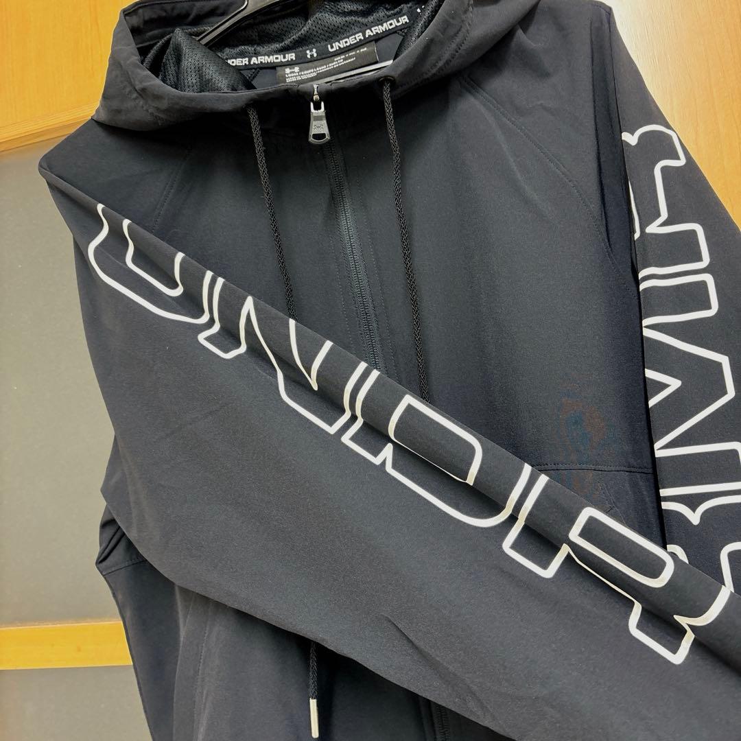 美品　UNDER ARMOUR フルジップウーブンジャケット　パーカー　長袖