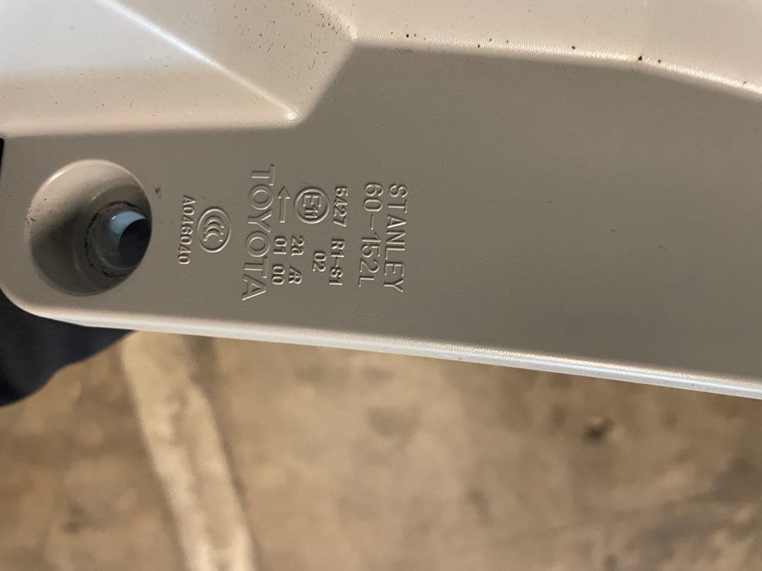 トヨタ　ランドクルーザー　プラド　テールライト 60-152L 60-152R
