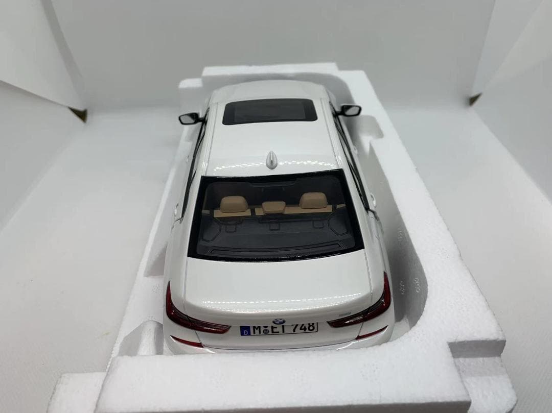 201-001 ノレブ 1/18  330i 2019 White