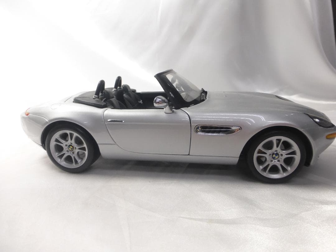 1/18 ダイキャストカー ディーラー限定販売　007  Z8