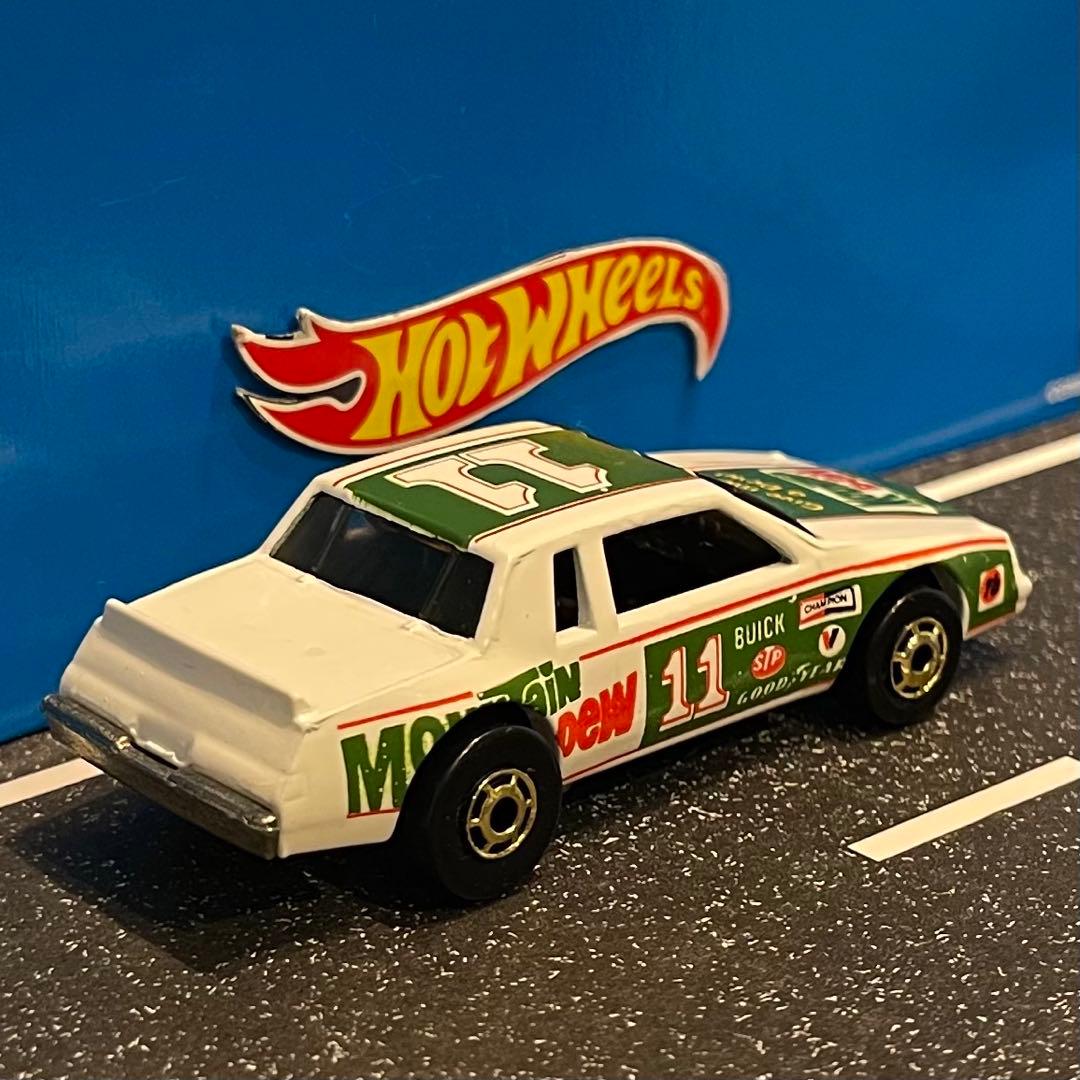 ホットウィール ナスカー ストックカー ビュイック リーガル