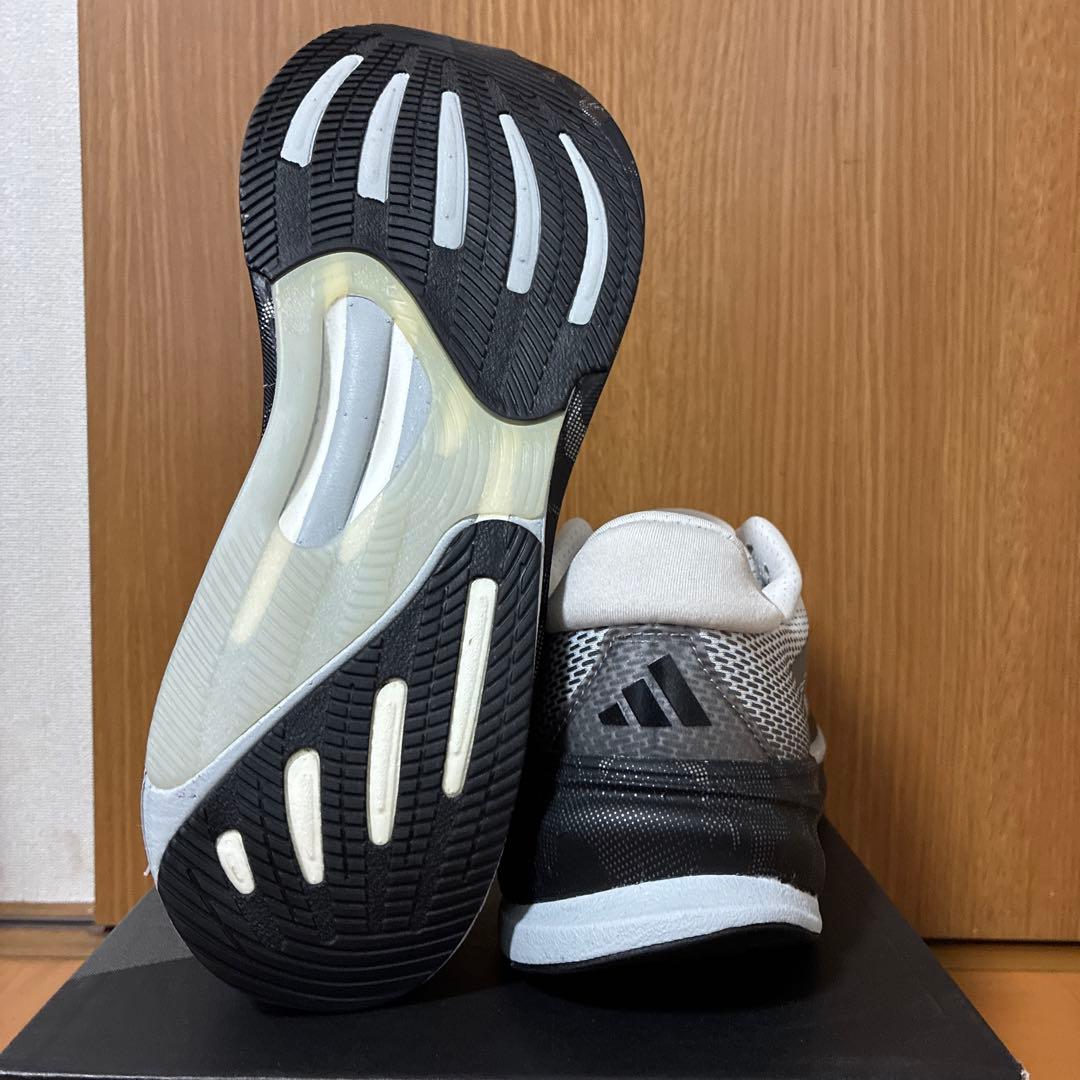 新品　アディダス ランニングシューズ　スーパーノヴァ ライズM 25cm