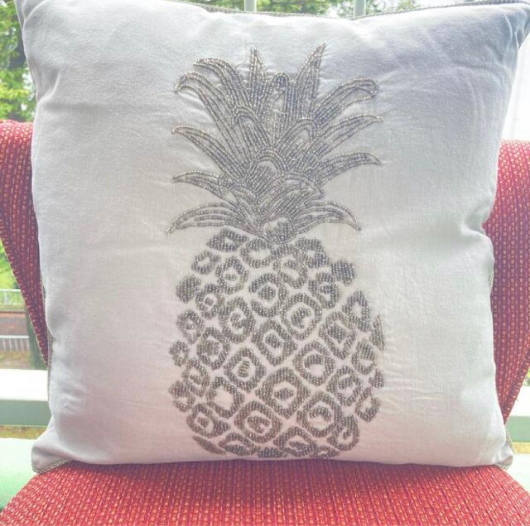 ローラアシュレイ ビーズ刺繍クッション　パイナップル　新品