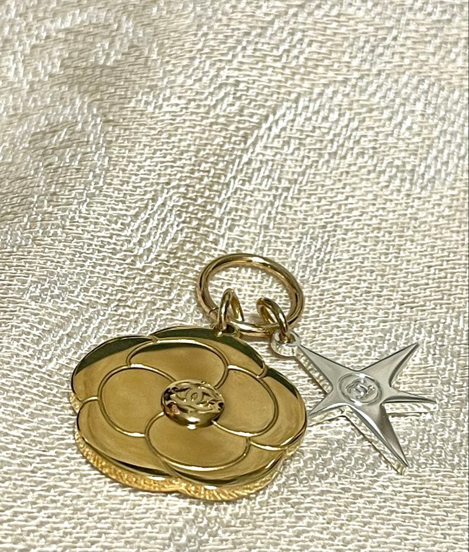 CHANEL スマホショルダーバッグ＆ミニ財布✨限定チャーム付き✨