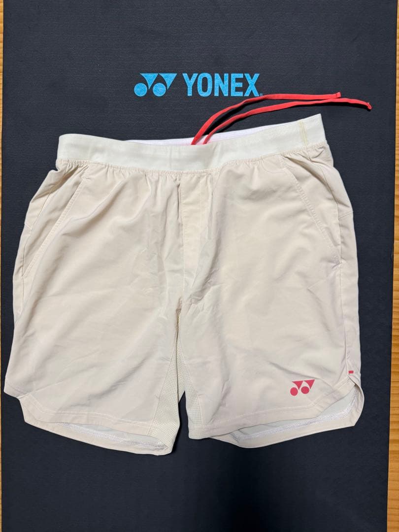 YONEX verycool ショートパンツ　クリーム色