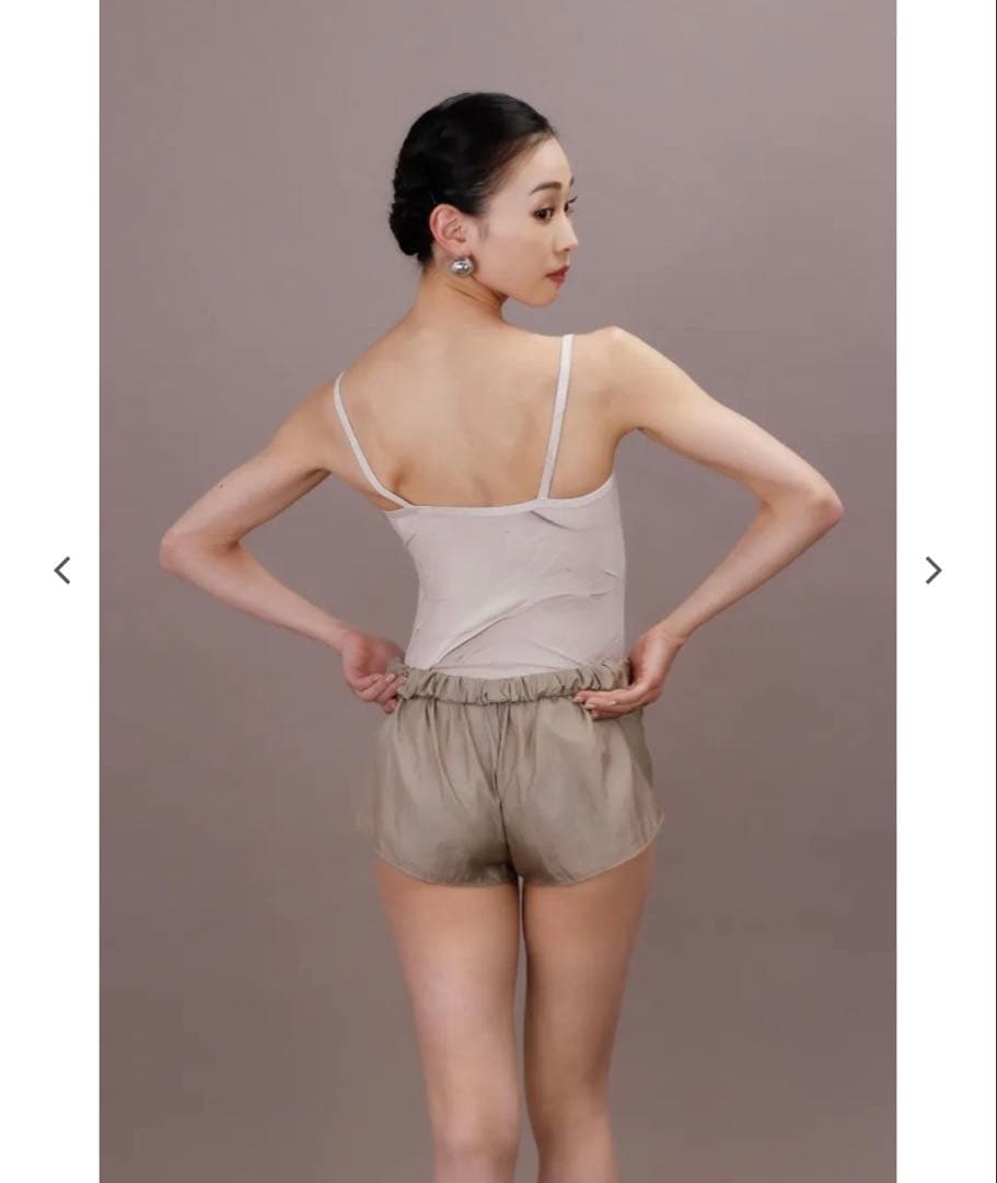 お得 新品 unoa ウノア ショートパンツ S ベージュ バレエ サウナパンツ