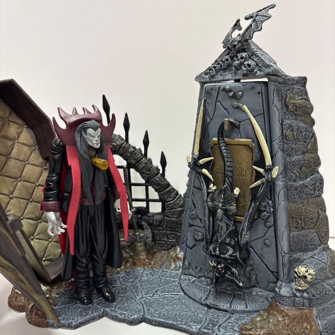 「トッド・マクファーレンズ・モンスターズ」シリーズ1より、ドラキュラのフィギュア