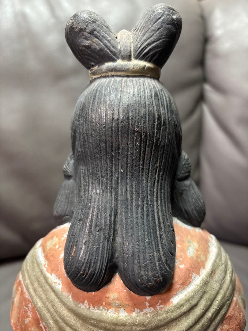 女性の置物
