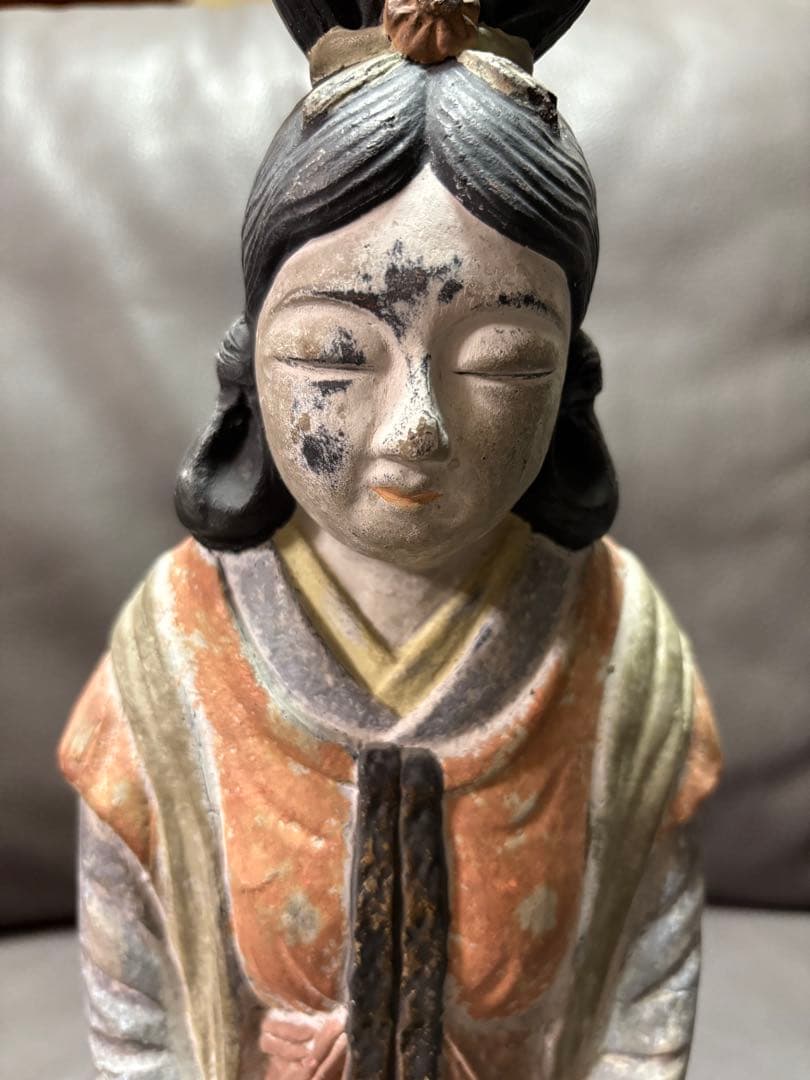 女性の置物