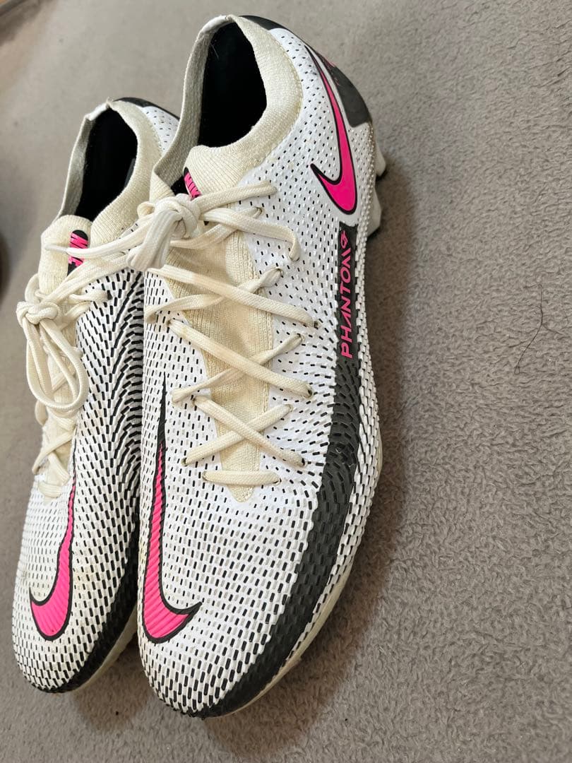 サッカースパイク　ナイキファントム　Nike Phantom ホワイト/ピンク