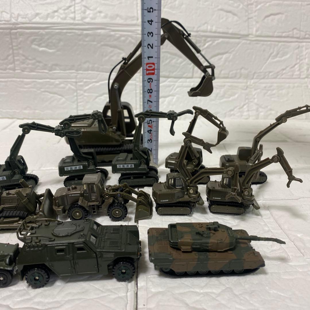 【希少／廃盤】自衛隊車両　トミカ　ショベル　ブルドーザー　戦車　救急車