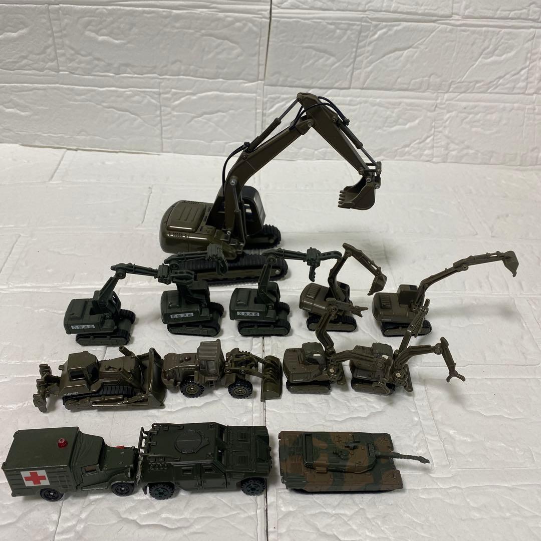 【希少／廃盤】自衛隊車両　トミカ　ショベル　ブルドーザー　戦車　救急車