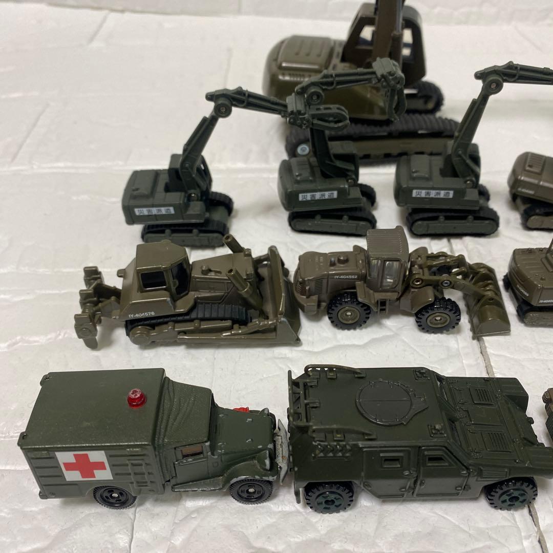 【希少／廃盤】自衛隊車両　トミカ　ショベル　ブルドーザー　戦車　救急車