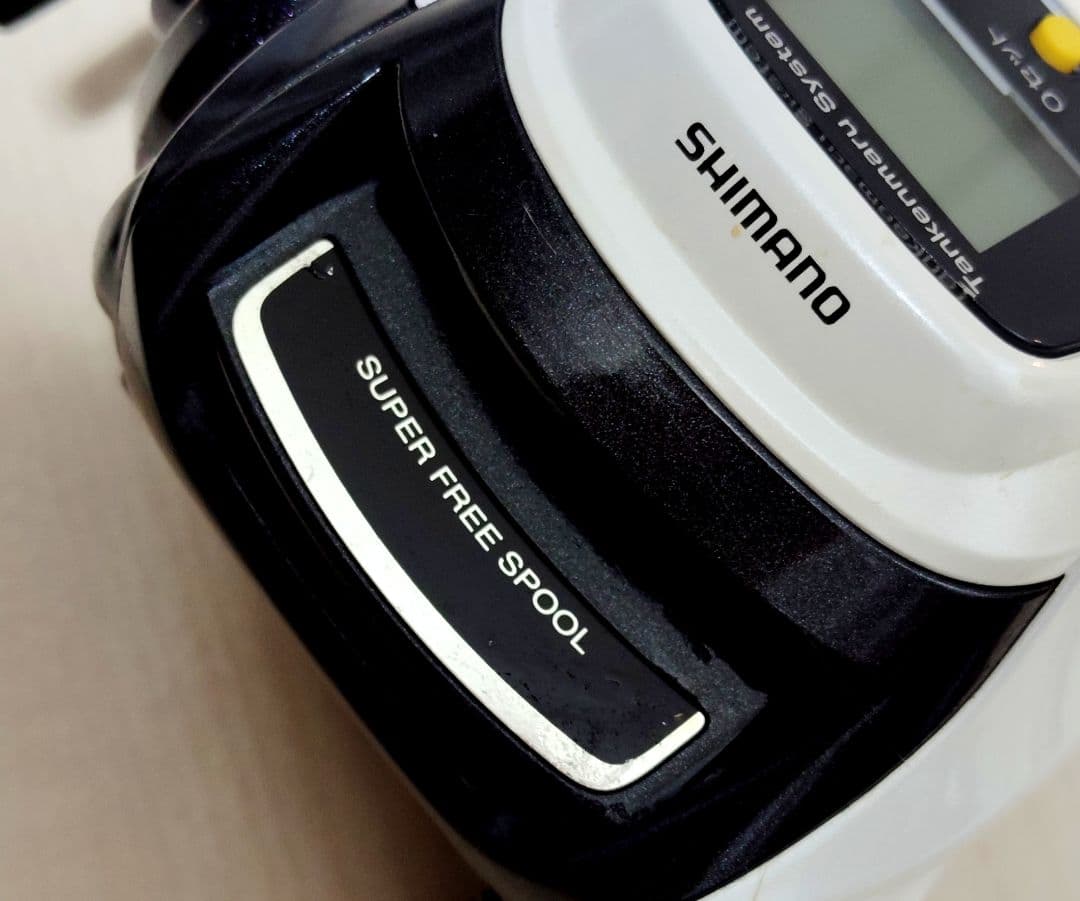 シマノ電動リールプレイズ1000美品 未使用のシマノ純正ブラックパワーコード付き