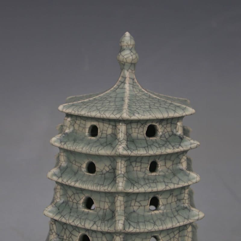 汝窯青釉開片清涼寺宝塔 置物 陶磁器 装飾品 工芸品 美術品 置物