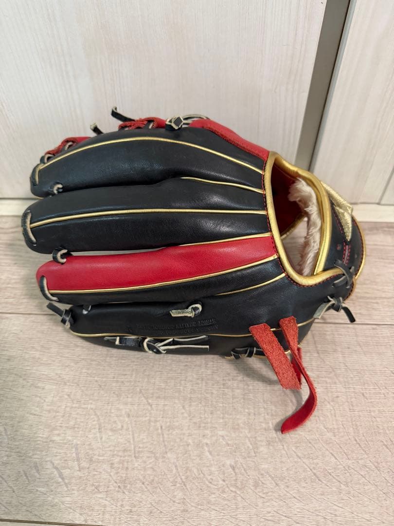 グローバルエリート 軟式用 黒赤　内野手