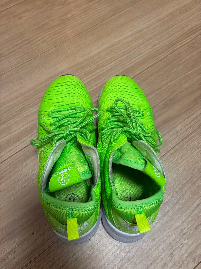 ZUMBA 蛍光グリーン US7 EUR38