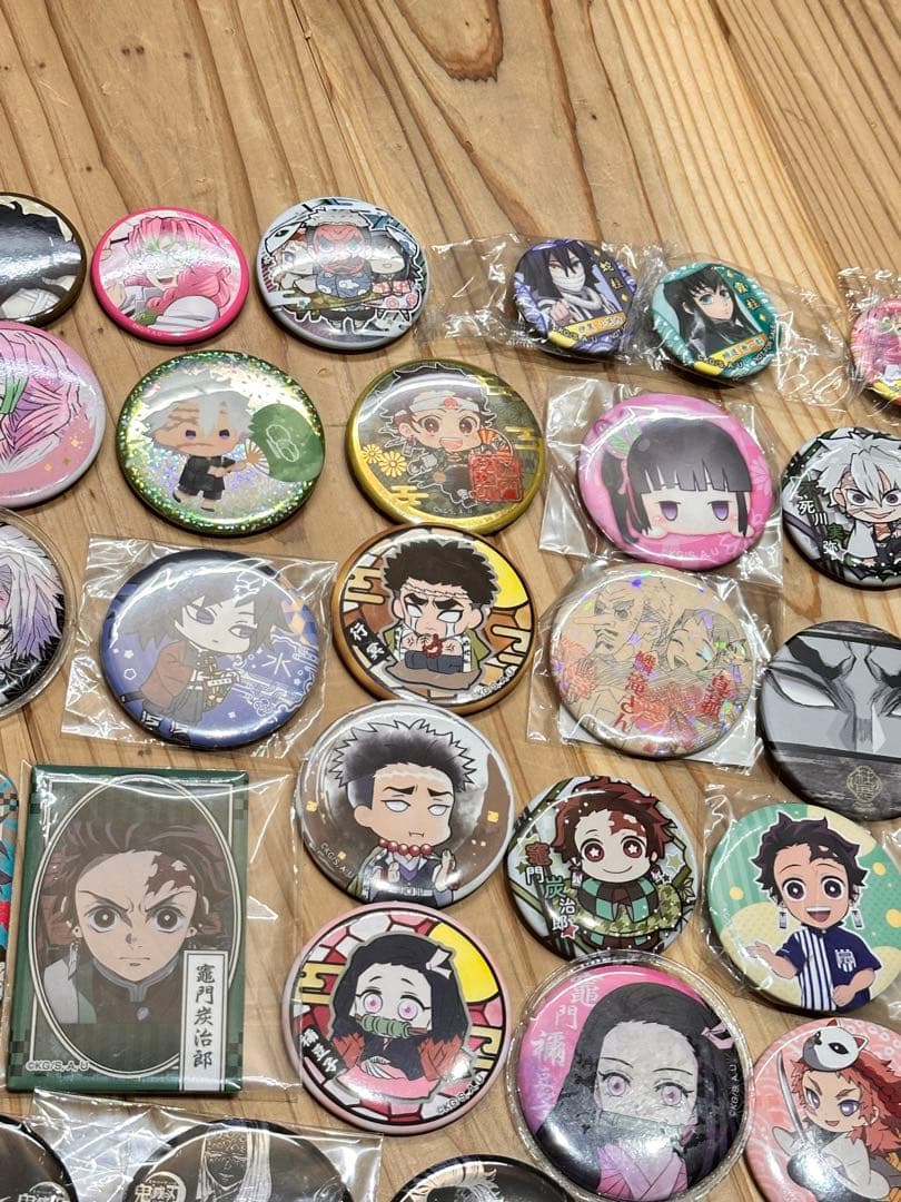 鬼滅の刃　アニメグッズ　缶バッジ　大量　まとめ売り