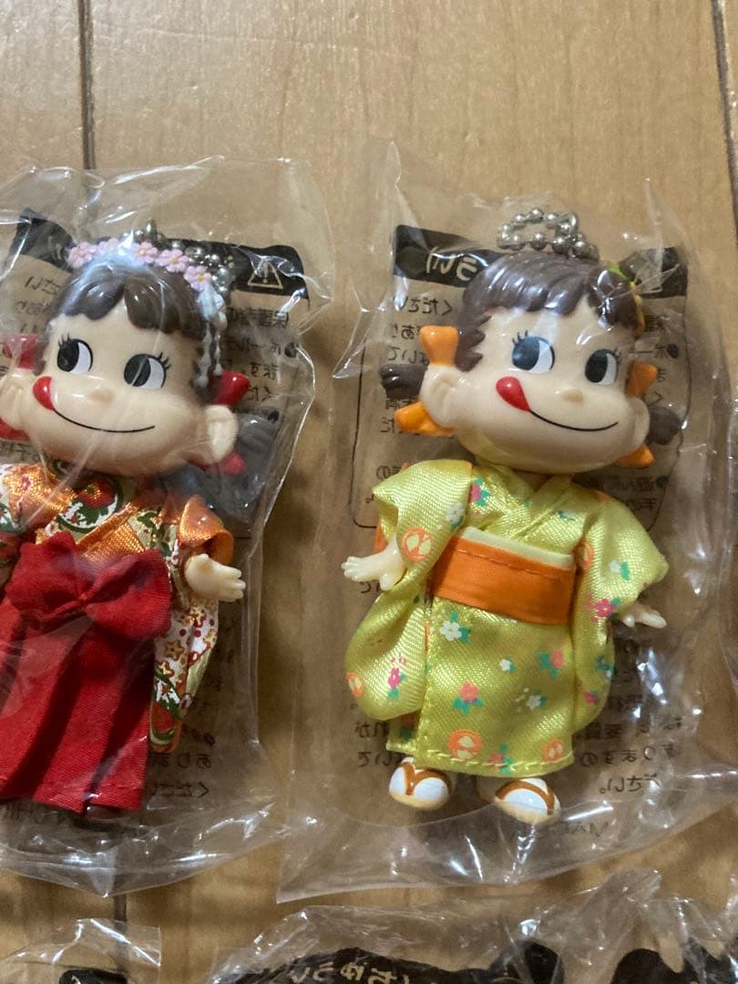 新品未開封 ペコちゃん キーホルダー フィギュア マスコット 16体セット