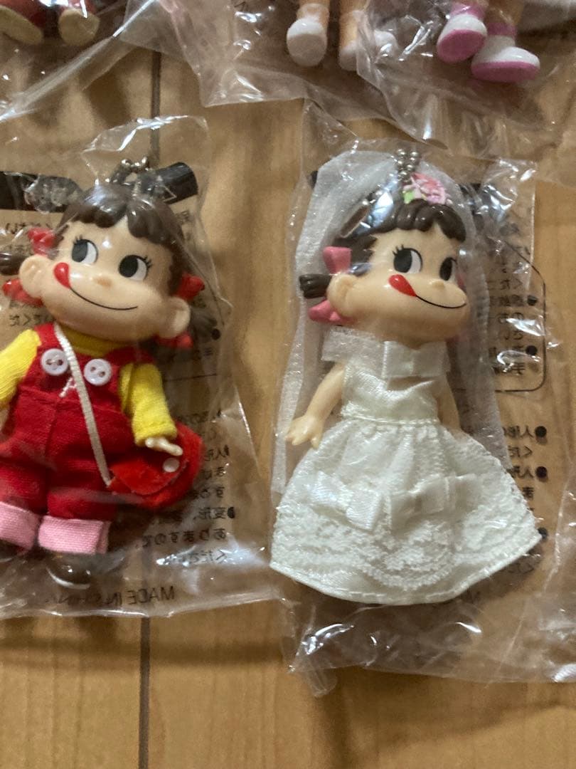 新品未開封 ペコちゃん キーホルダー フィギュア マスコット 16体セット