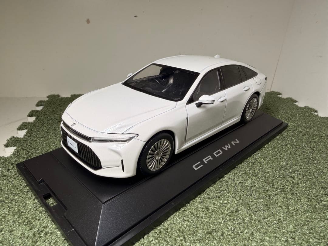 非売品トヨタカラーサンプル　クラウンセダンHEV