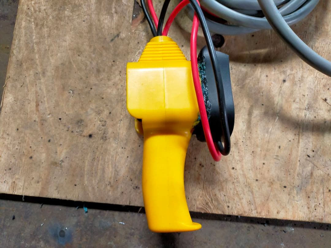 電動ウインチ用の有線リモコン　マキタバッテリー仕様