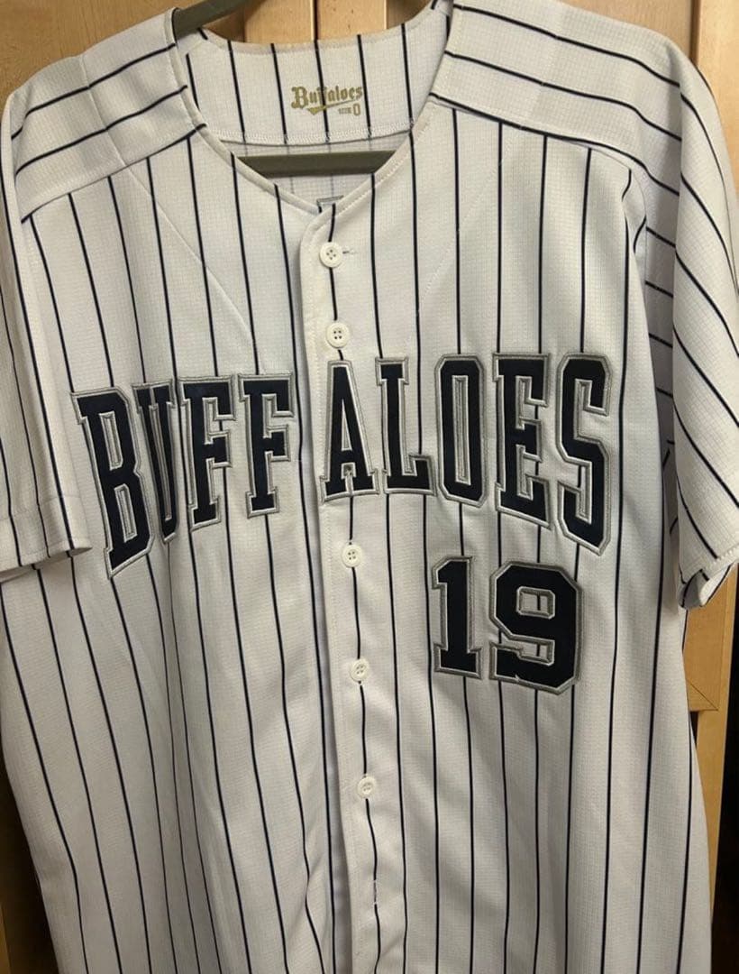 オリックスバファローズ 山岡泰輔 ユニフォーム 19