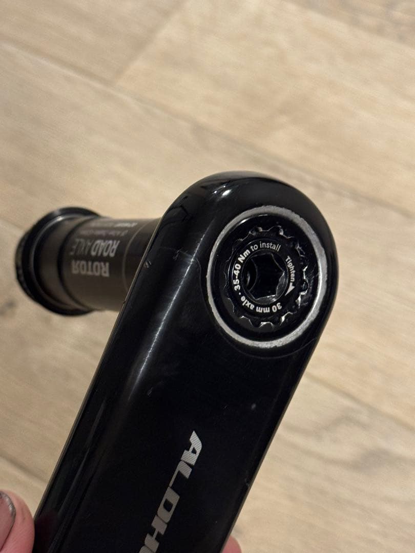 ROTOR ALDHU カーボン30mm axle付き