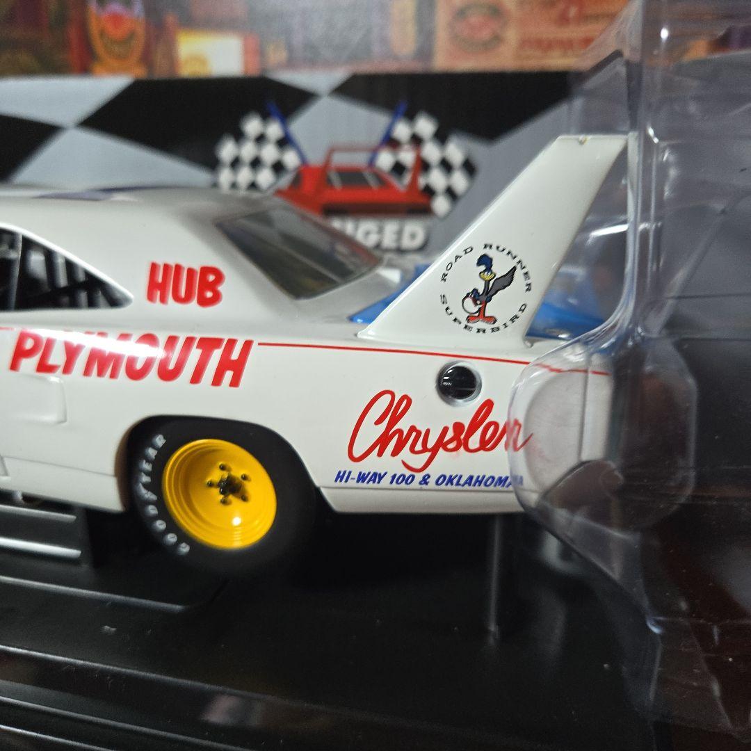 スーパーバード1/18 限定ロードランナー Plymouth Superbird