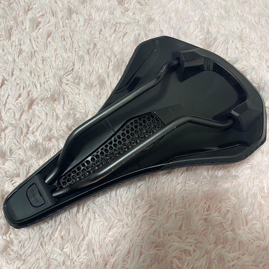 3Dサドル ARGO VENTO R3 ADAPTIVE フィジーク