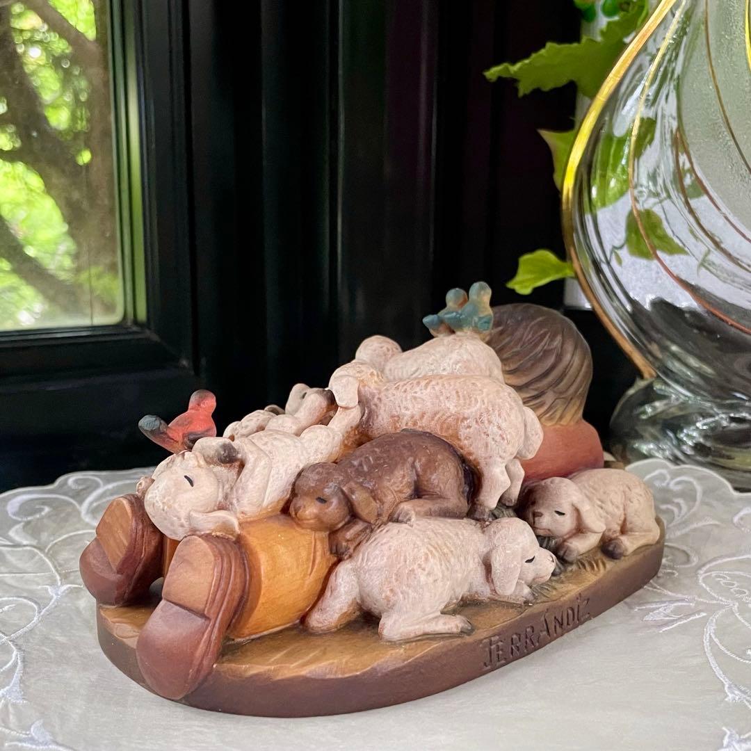 アンリ人形　Shepherd lying with lambs nativity