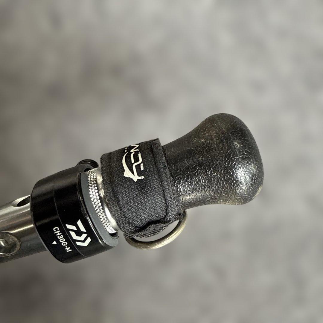 シマノ　13カルカッタ　800F 右ハンドル竿付き