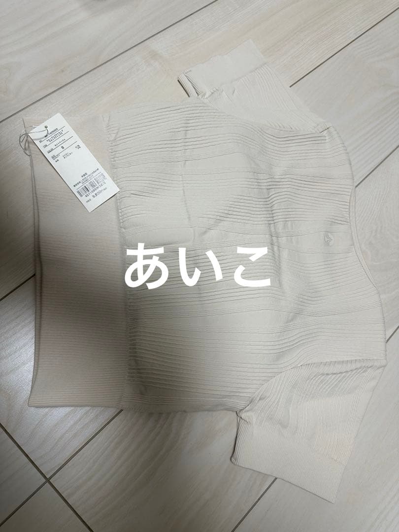 新品❤️【SUKALA】ウエーブリブアクティブクロップドトップスS❤️ホワイト系