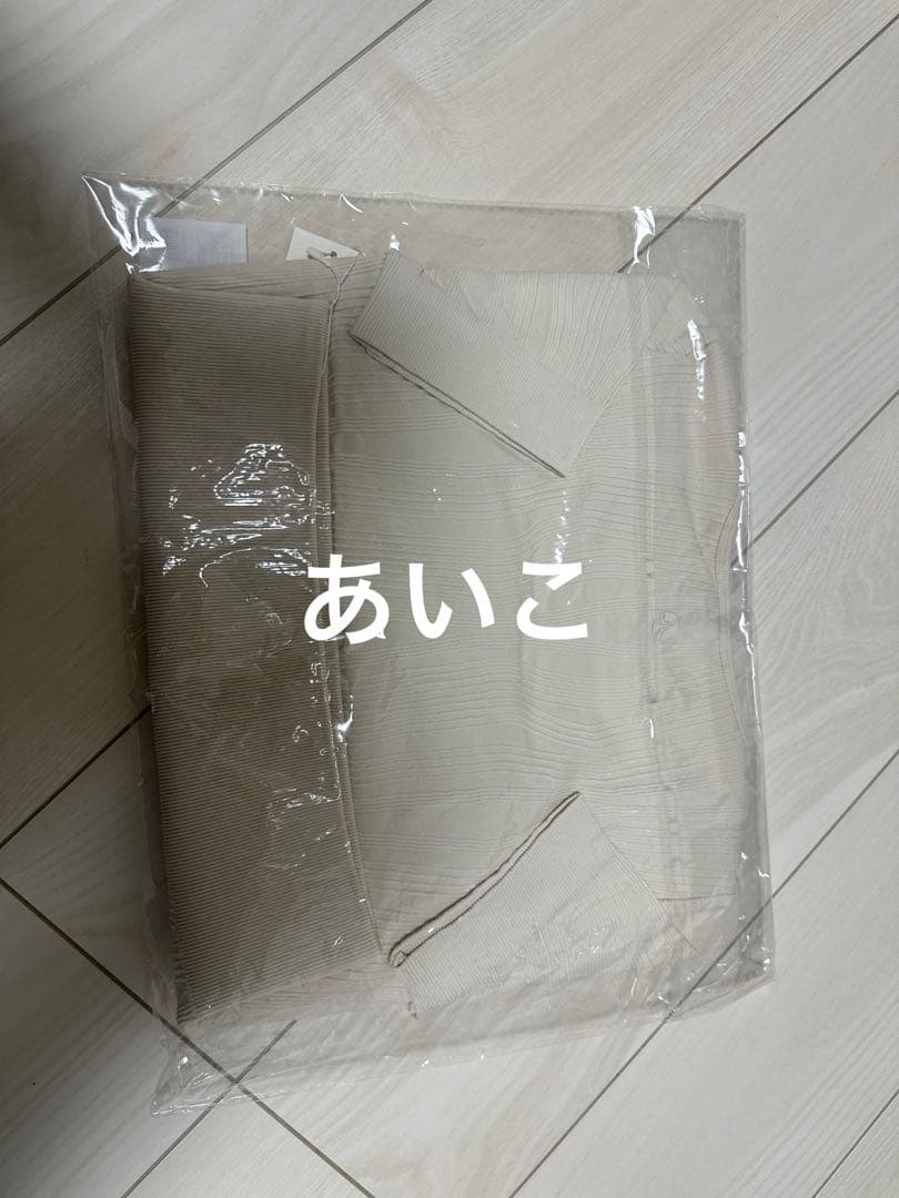 新品❤️【SUKALA】ウエーブリブアクティブクロップドトップスS❤️ホワイト系