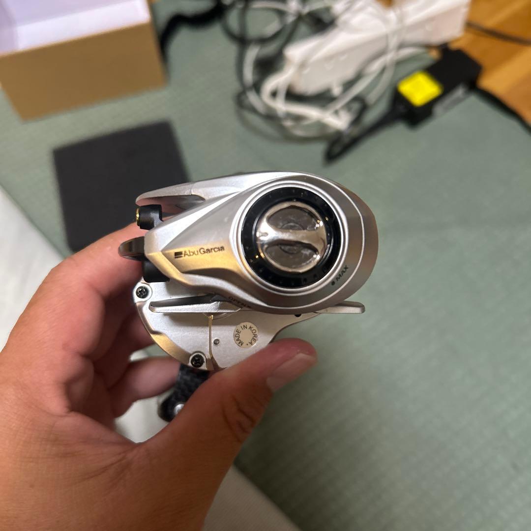Abu Garcia ZENON MG7 ベイトリール シルバー
