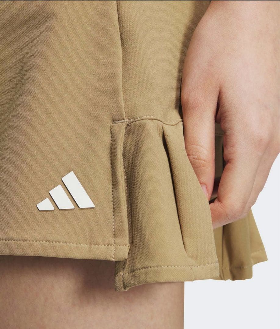 新品adidasゴルフモックネックニット　プリーツスカートセットアップ春夏コーデ