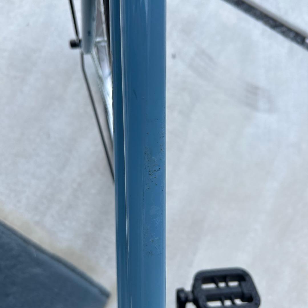 水色の26インチ自転車 前面バスケット付き