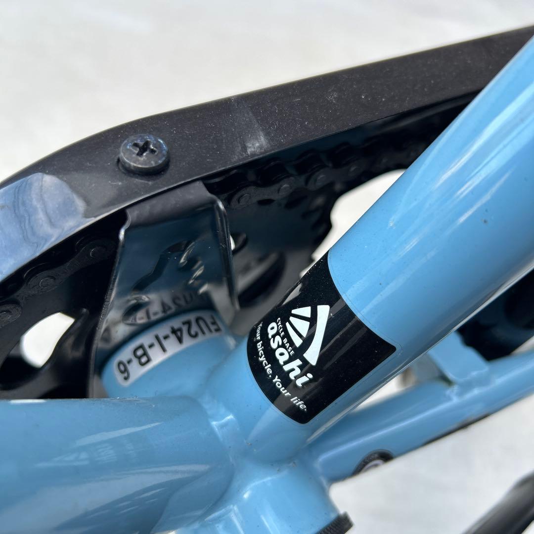 水色の26インチ自転車 前面バスケット付き