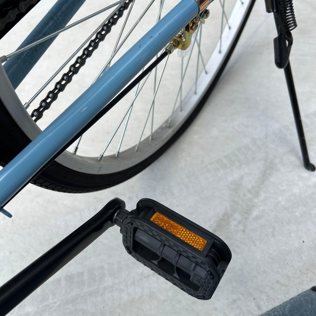 水色の26インチ自転車 前面バスケット付き