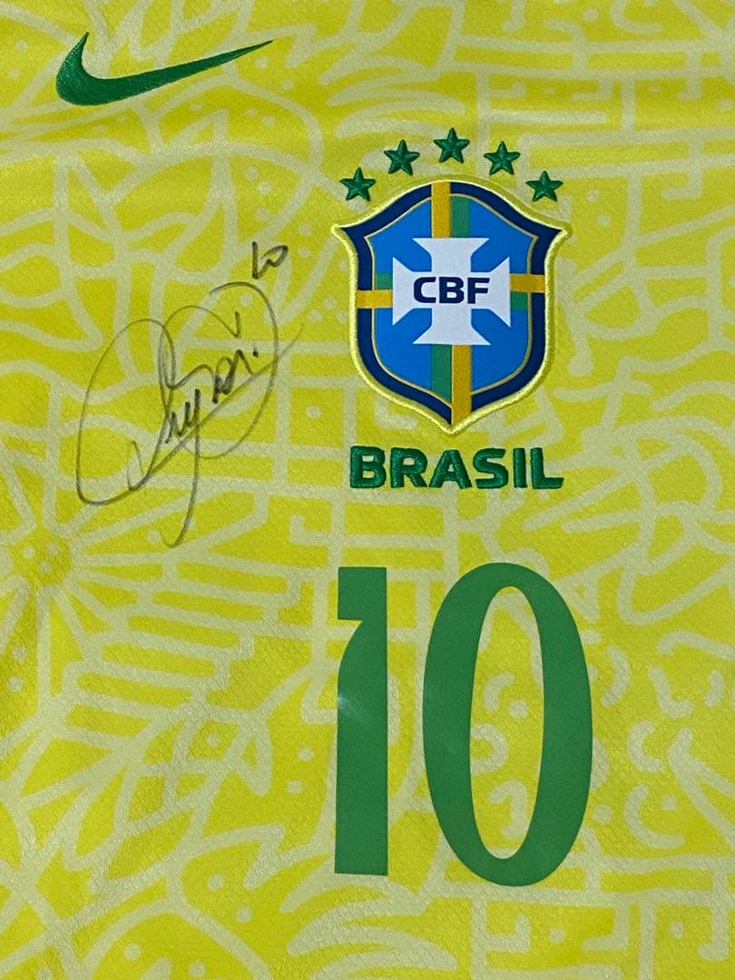 サッカーブラジル代表ユニフォーム　ネイマール選手サイン入り