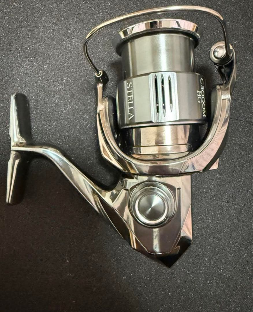 【ほぼ新品】22ステラC3000 MHG シマノ　箱付き　送料込み