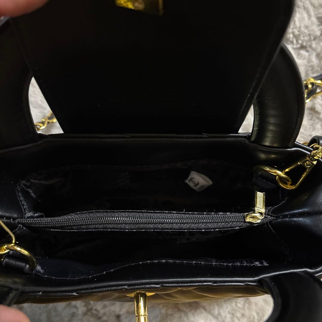 新品未使用　ノベルティ　キルティング　ショルダーバック　ブラック