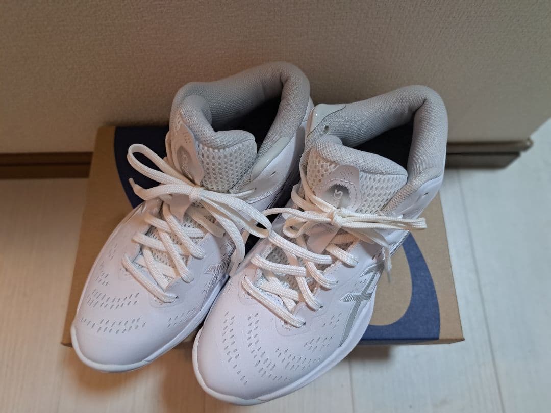 【yky様用】ASICS GEL-HOOP V16 バッシュ ホワイト 24cm