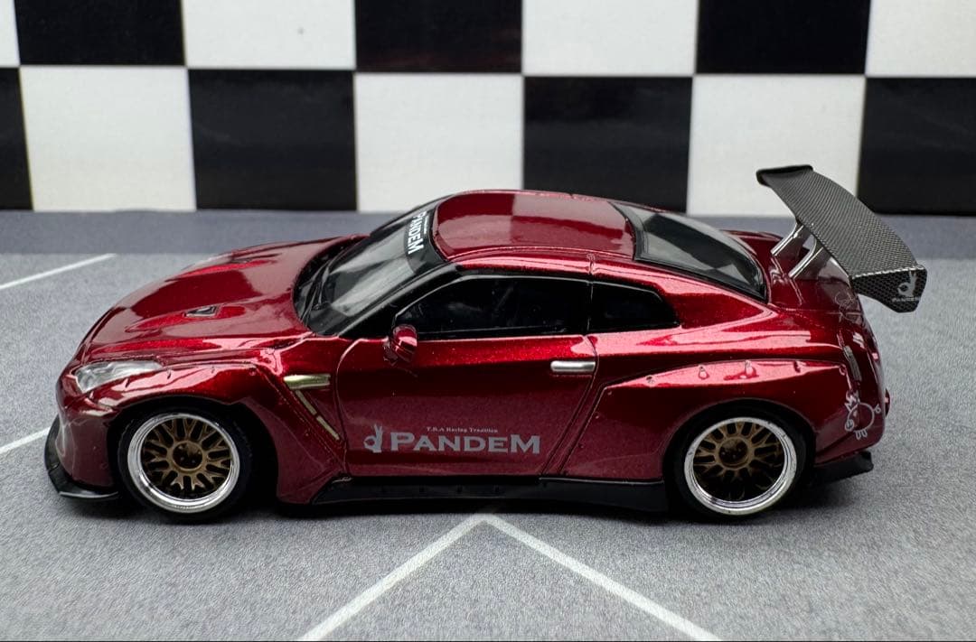 ミニカー MINI GT Pandem Nissan GT-R Lava Red