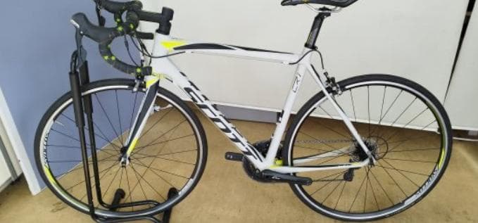 軽くて綺麗　スコット カーボンロードバイク　SCOTT CR1 20