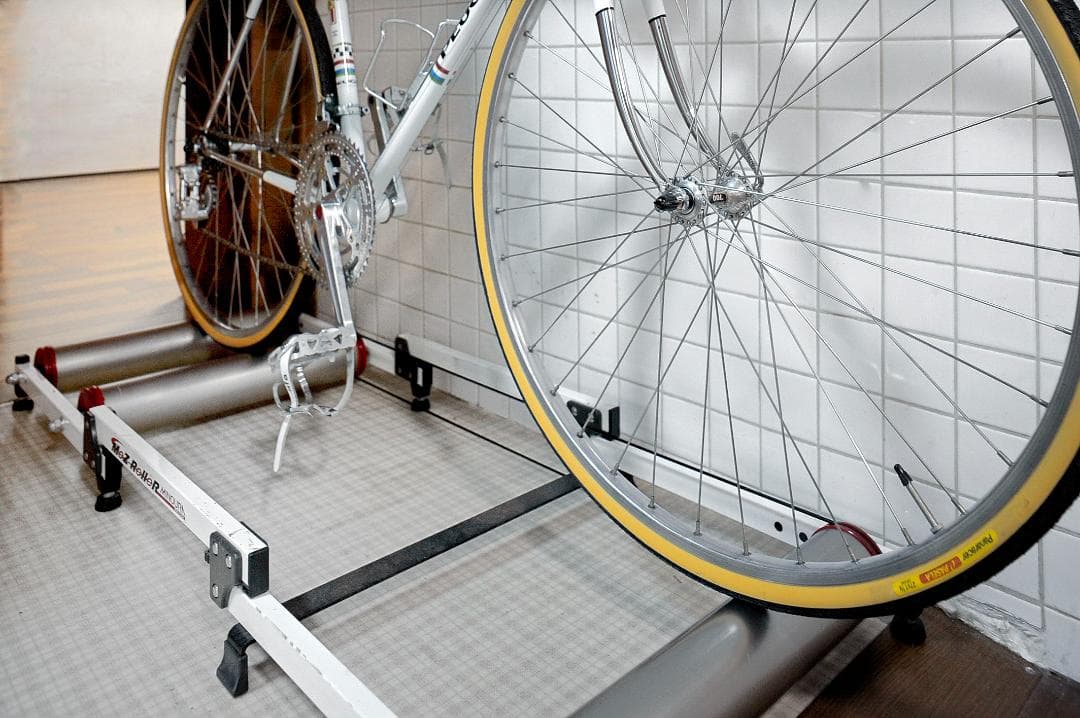 ★室内用・自転車走行型トレーニングローラー台　伸縮可　♪